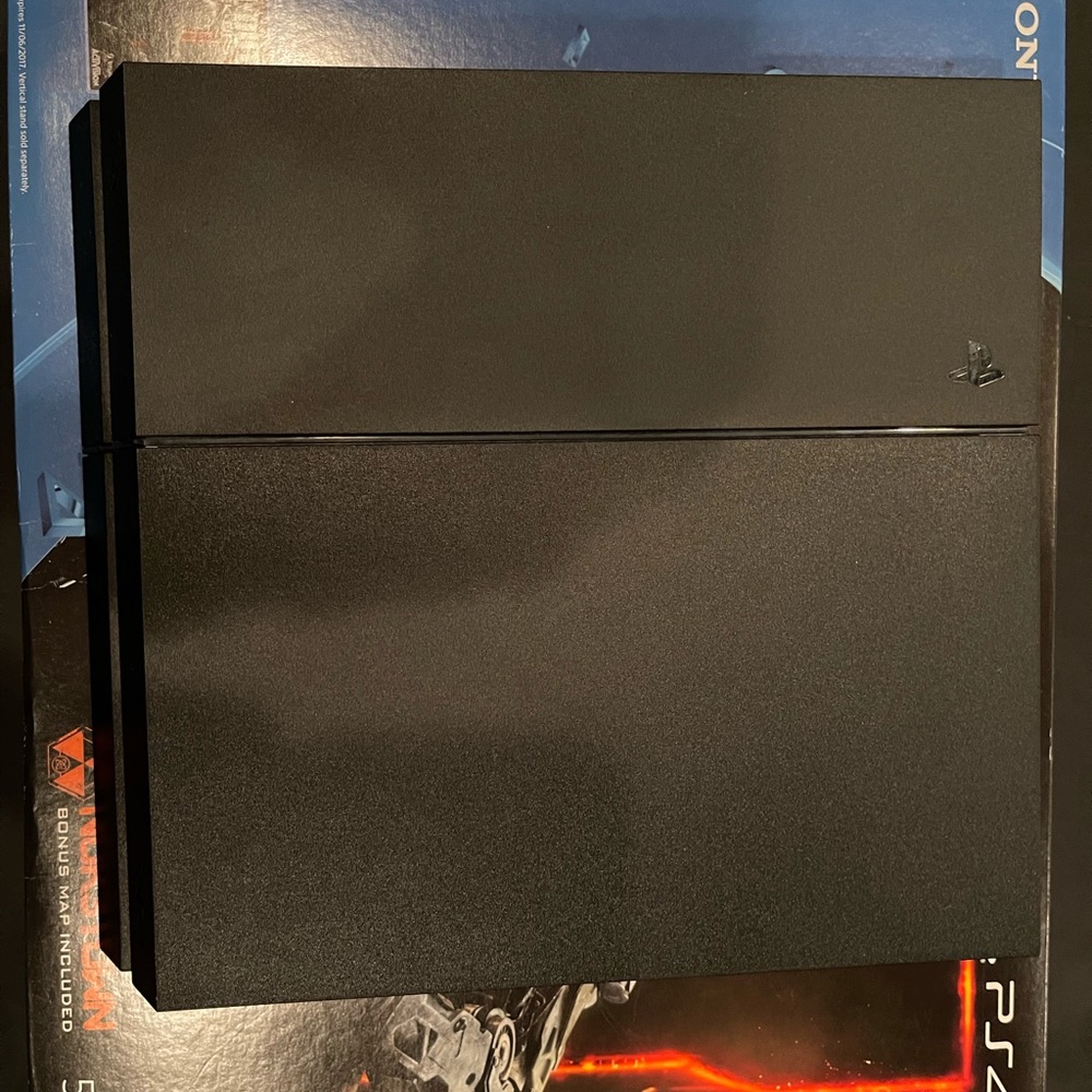 PS4 Bundle - Picture 2 of 4